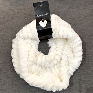 *NEW* Soft Cowl Circle Scarf - Cream/White (NWT)